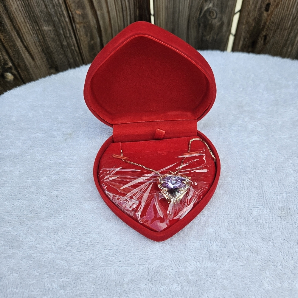 Elegant Purple Heart Pendant Necklace